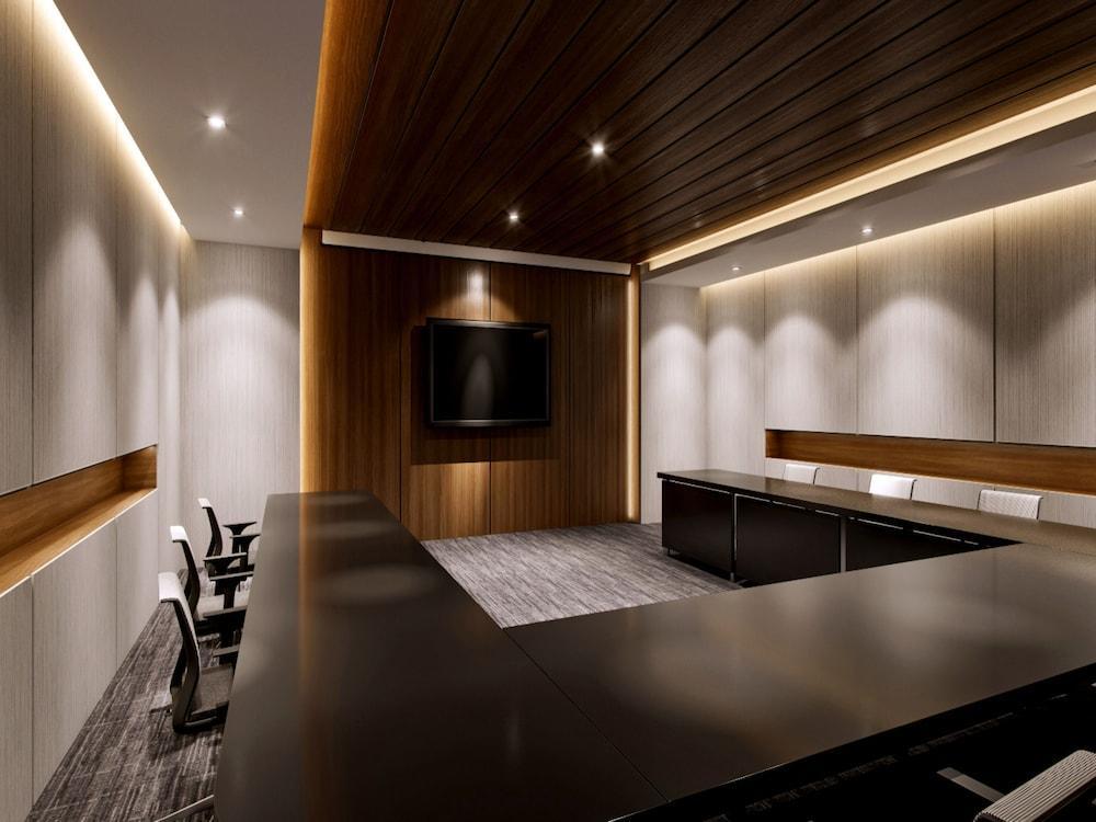 Hotel Aston & Conference Center 3*