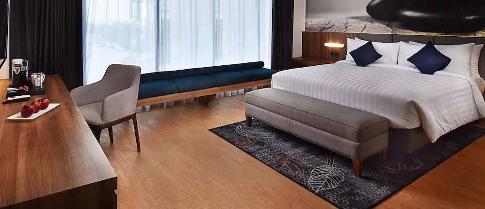 Aston & Conference Center 3*