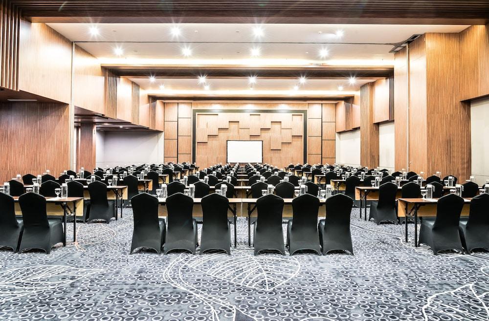 Aston & Conference Center