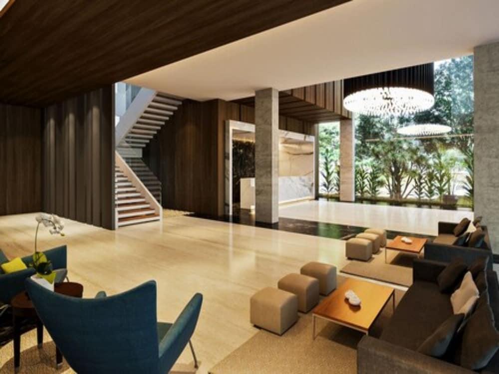 Aston & Conference Center Hotel 3*